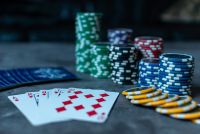 Jak vybrat karty na poker